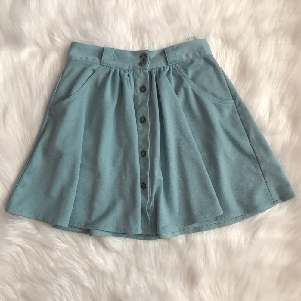 ｔｏｂｉ  ｂｕｔｔｏｎ  ｕｐ  ｂｌｕｅ  ｓｋｉｒｔ
